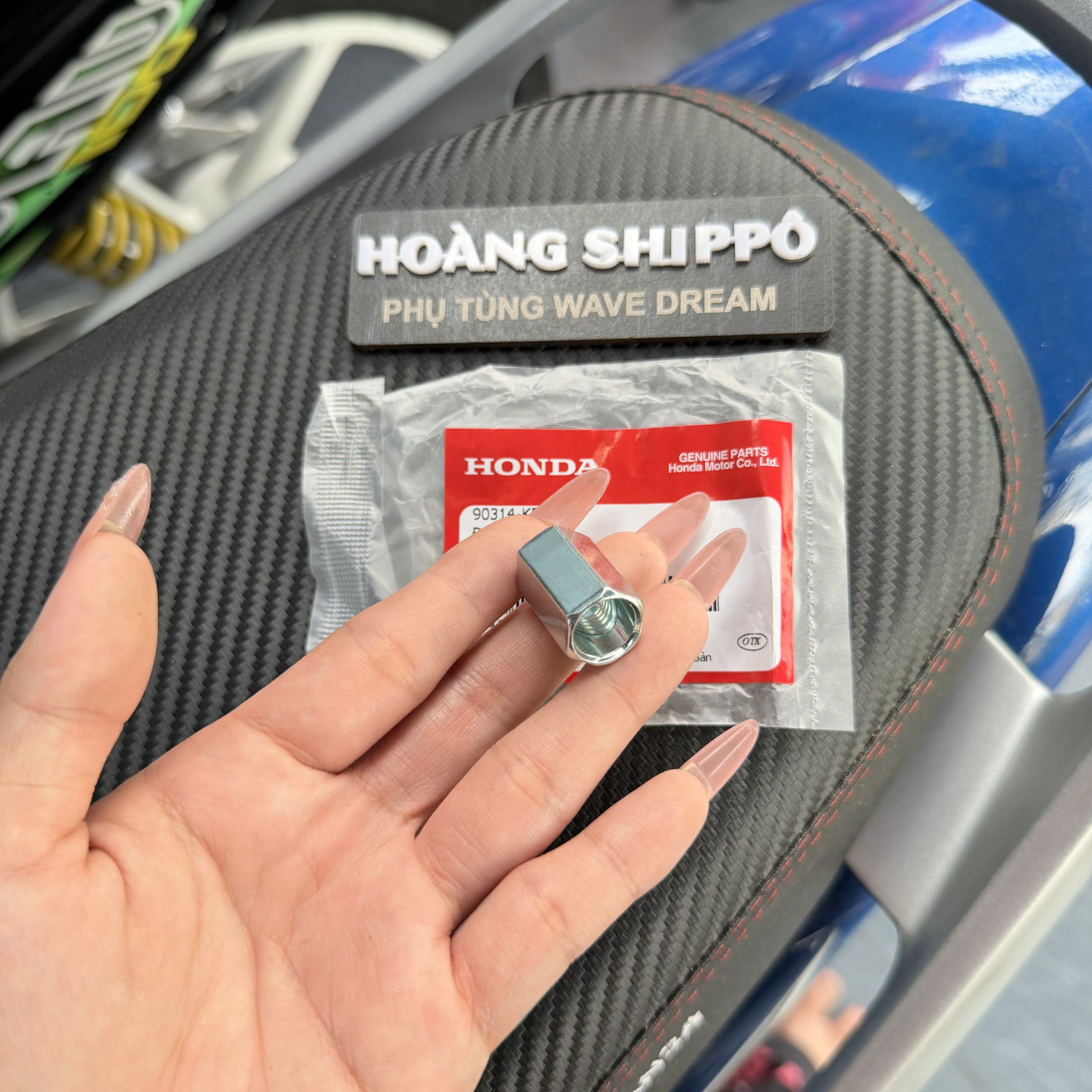 Ốc chân kính , chân gương . Đai ốc khoá 90314KFM840 5 Ốc chân kính , chân gương . Đai ốc khoá 90314KFM840 - Ảnh 3